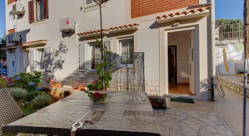 Apartment Nikolina Mali Losinj Ruang foto